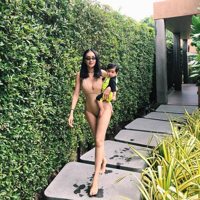 เนย โชติกา