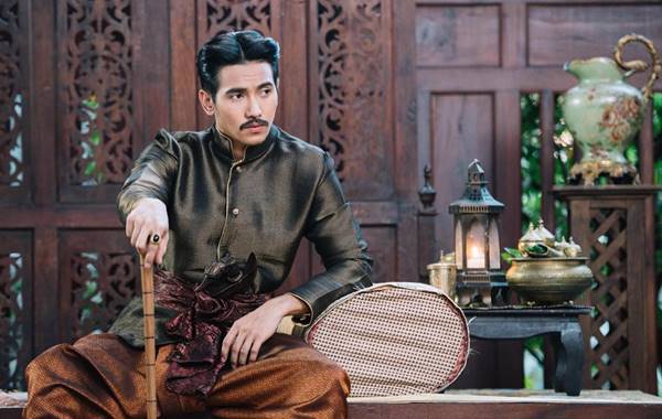 หลวงสรศักดิ์ ซัดหน้า ฟอลคอน