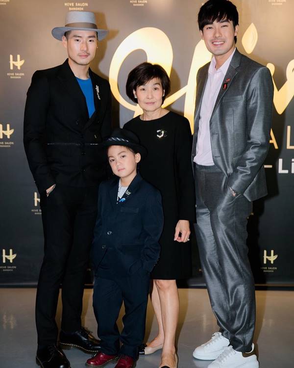 ชมรูปสยิววัยละอ่อนของ 3 หนุ่มฉัตรบริรักษ์