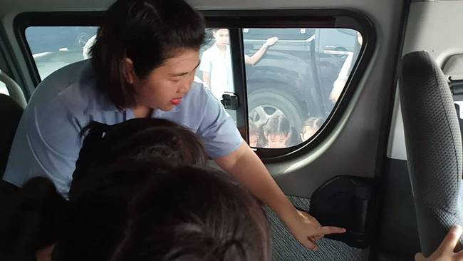 เอาตัวรอดหากติดอยู่ในรถ