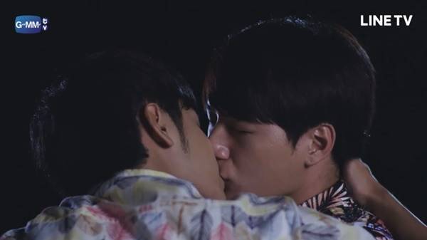 คริส พีรวัส