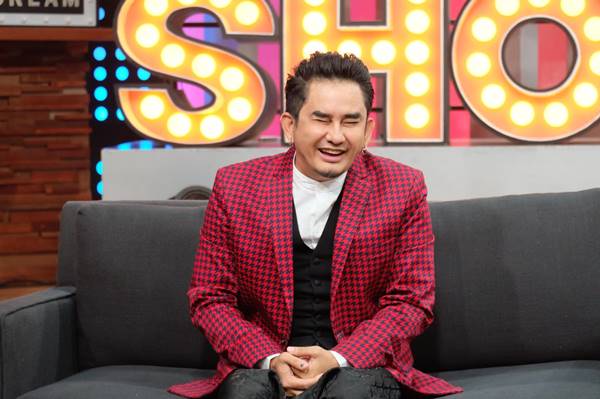 พชร์ อานนท์