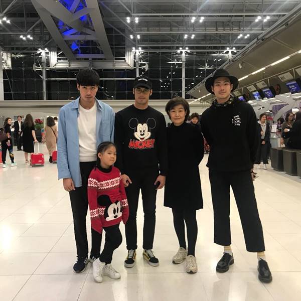 ชมรูปสยิววัยละอ่อนของ 3 หนุ่มฉัตรบริรักษ์