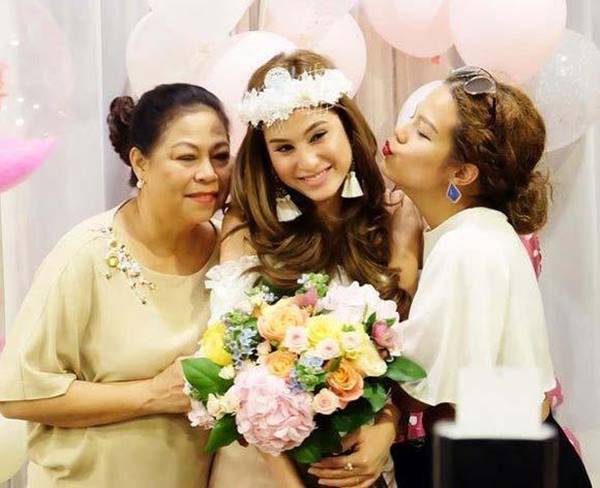 ขวัญ อุษามณี