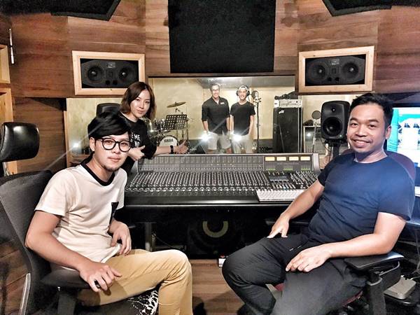 บอย ไนน์เอ็นเตอร์เทน