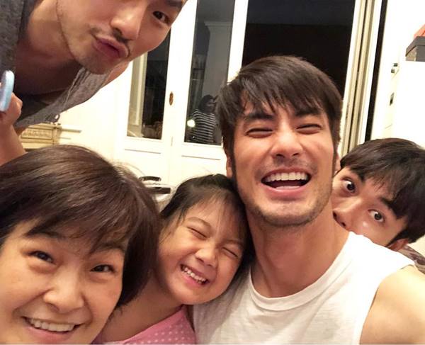 ชมรูปสยิววัยละอ่อนของ 3 หนุ่มฉัตรบริรักษ์