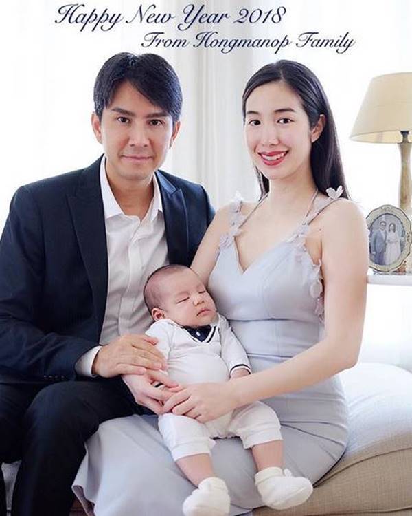 เอ้ก บุษกร ควงกัปตัน - น้องดิน สวมชุดไทย 