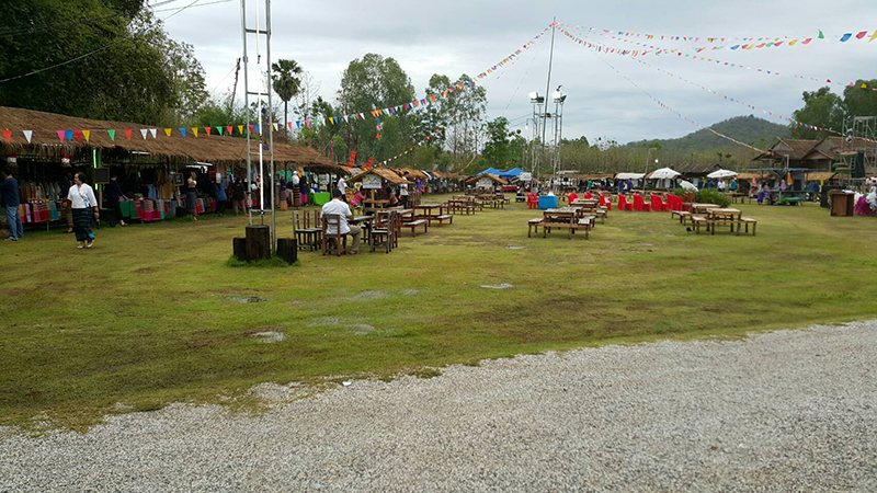 ตลาดท่าน้ำไท-ยวน น้ำอ่าง