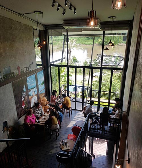 ชายสมัย คาเฟ่