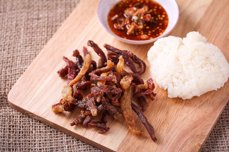 ข้าวเหนียวเนื้อทอด