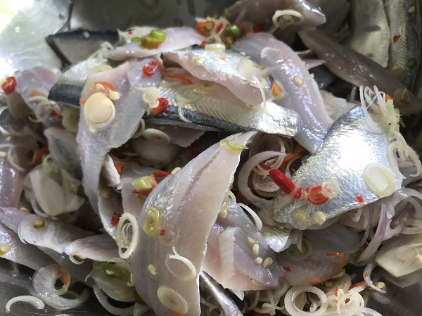 พล่าปลาสด 