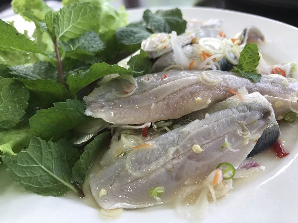 พล่าปลาสด 