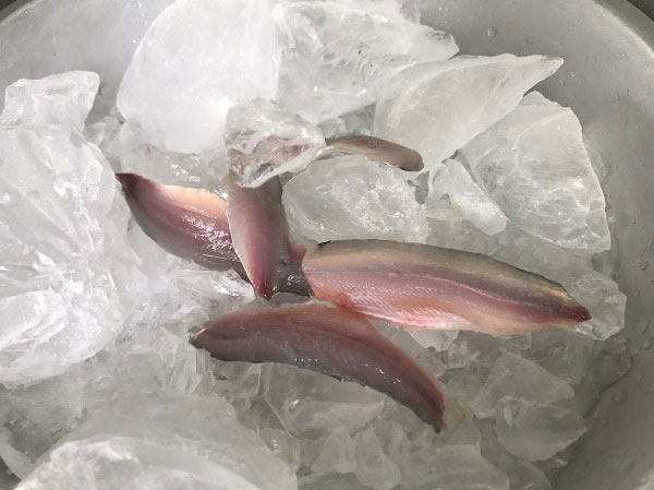 พล่าปลาสด 