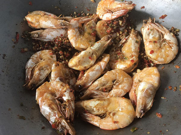 กุ้งผัดพริกเกลือ