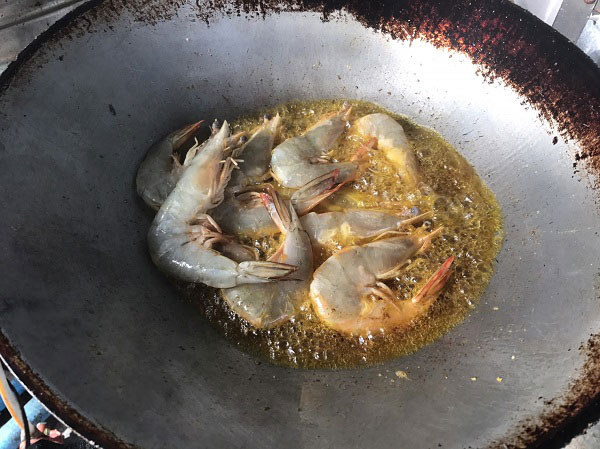 กุ้งผัดพริกเกลือ