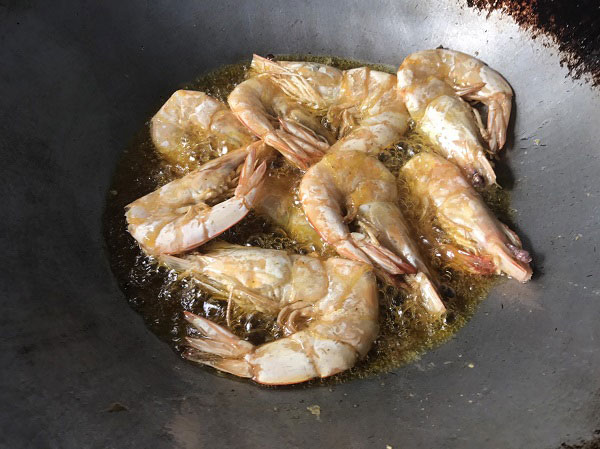 กุ้งผัดพริกเกลือ