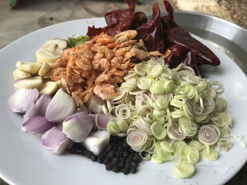 กุ้งผัดพริกแกง