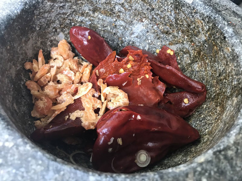 กุ้งผัดพริกแกง