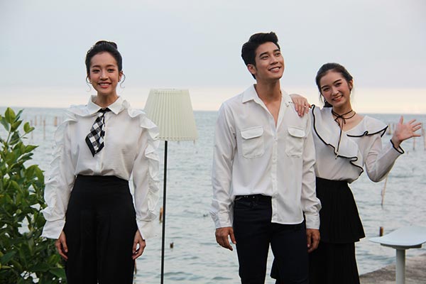 MV 7 สี ปันรักให้โลก