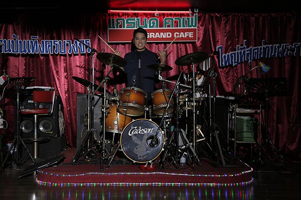 เอ๊ะ จิรากร