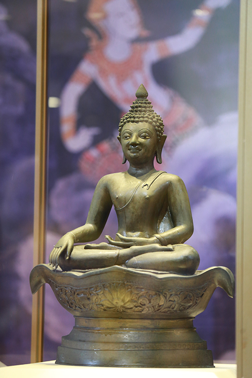 สรงน้ำพระ 9 รูป