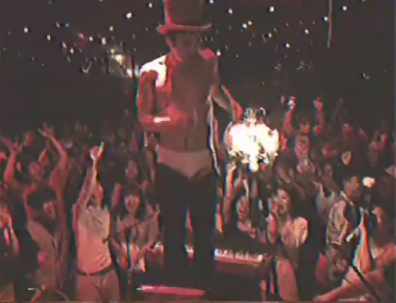 แอมมี่ The Bottom Blues แก้ผ้าเล่นคอนเสิร์ต