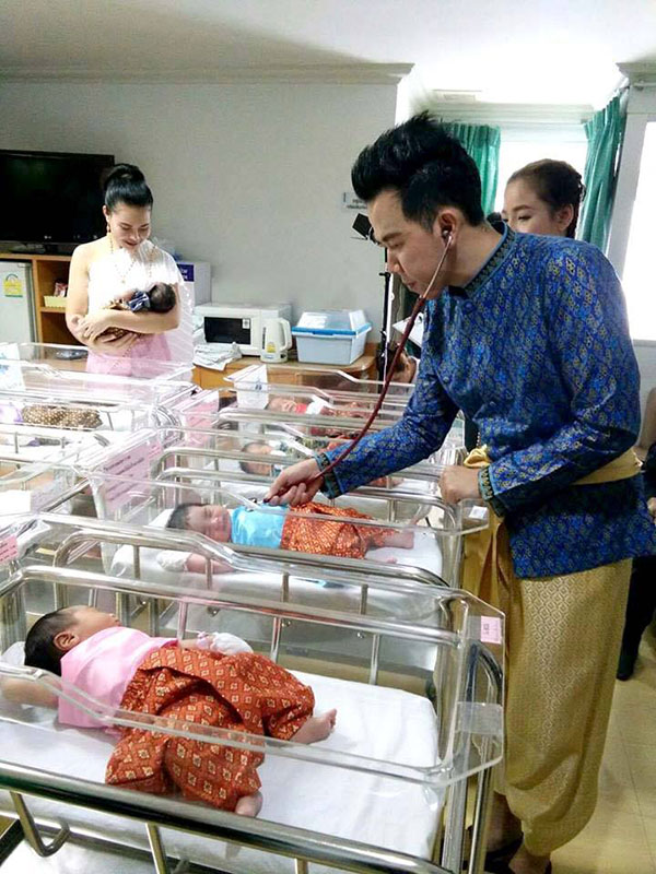 ทารกใส่ชุดไทย