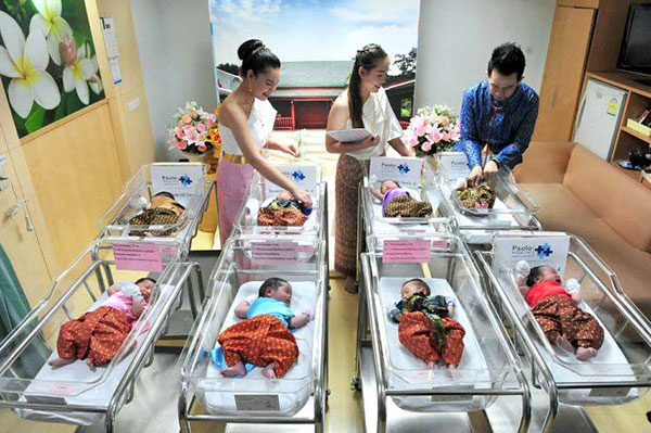 ทารกใส่ชุดไทย