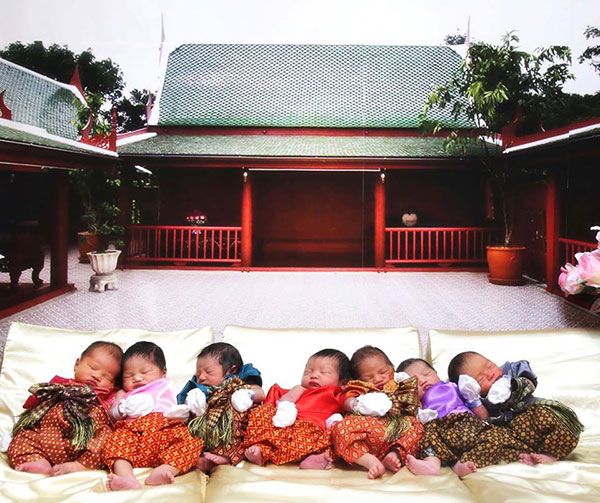 ทารกใส่ชุดไทย