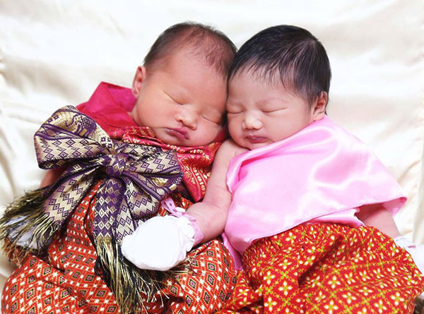 ทารกใส่ชุดไทย