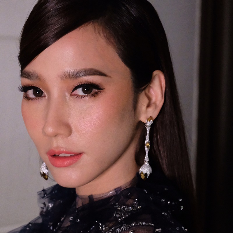 ดาราหน้าสวย