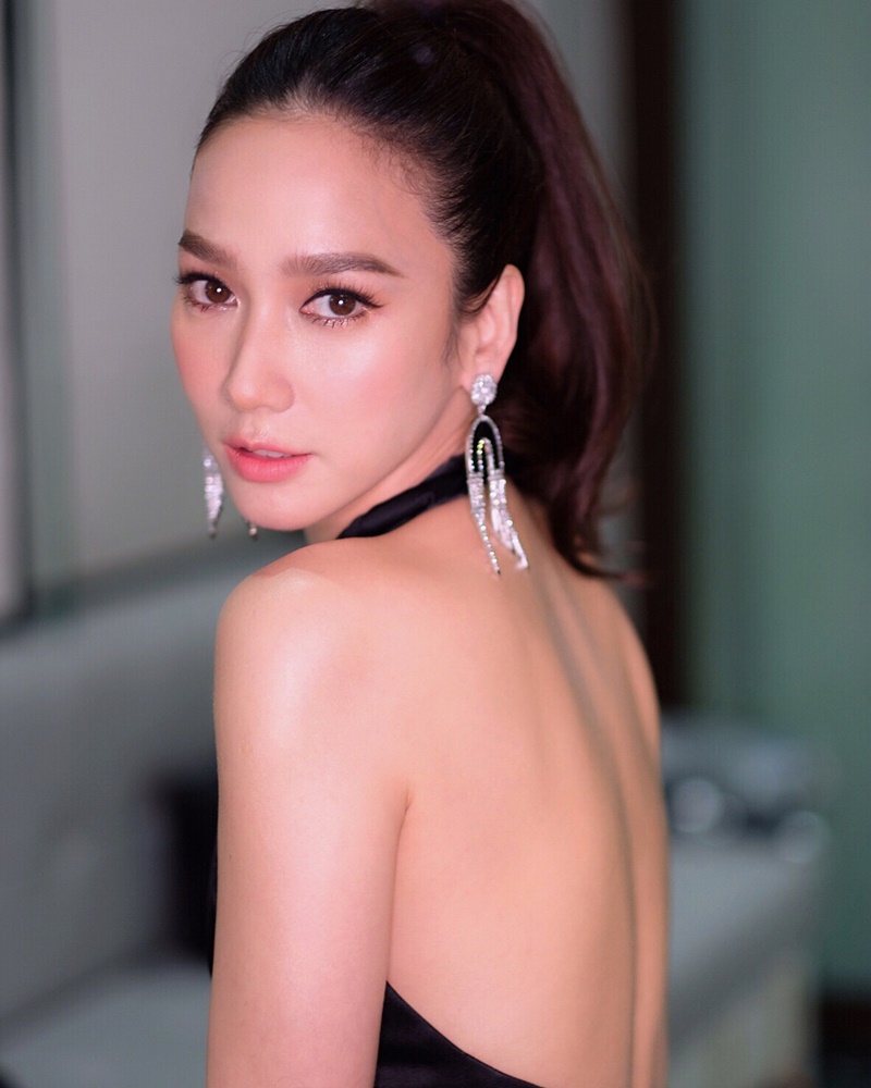 ดาราหน้าสวย