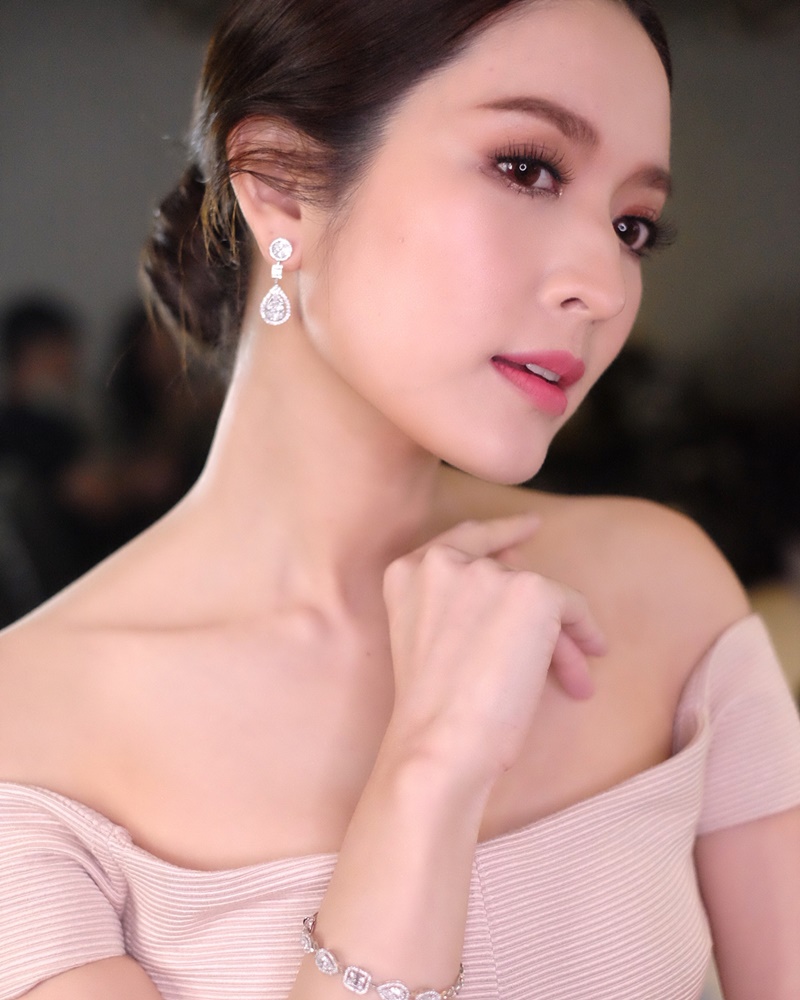 ดาราหน้าสวย