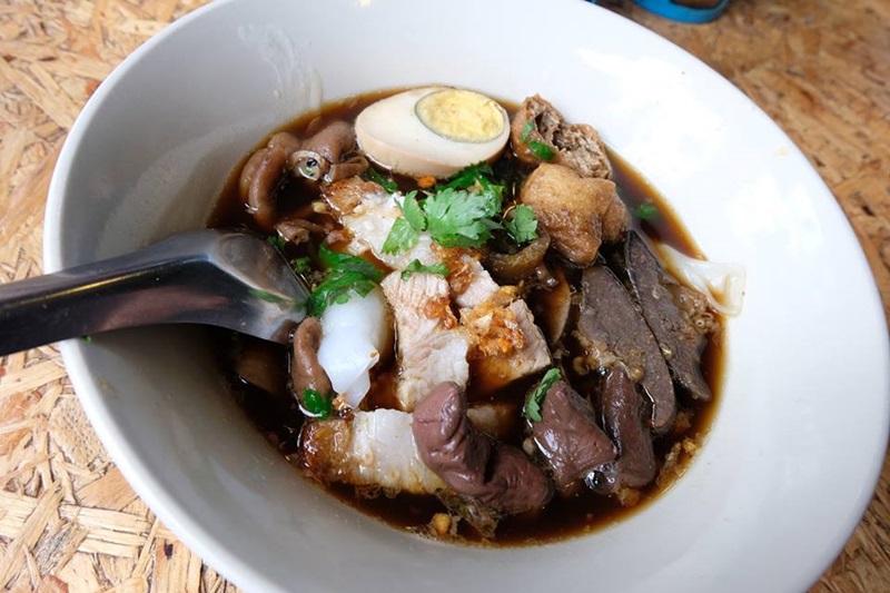 ร้านอาหารริมน้ำ กรุงเทพ