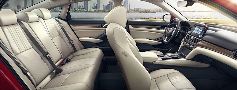 เทียบรุ่น Toyota Camry 2018