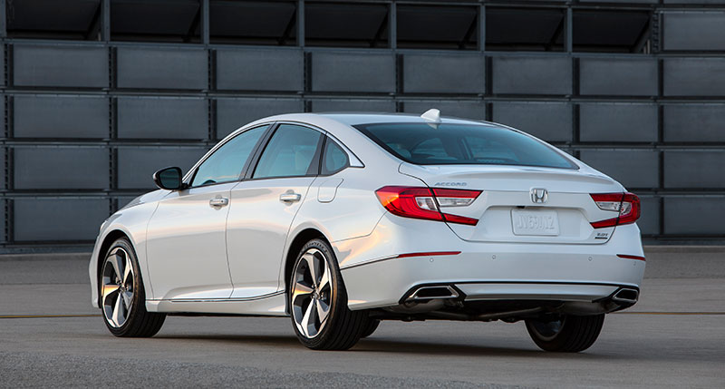 เทียบรุ่น Toyota Camry 2018