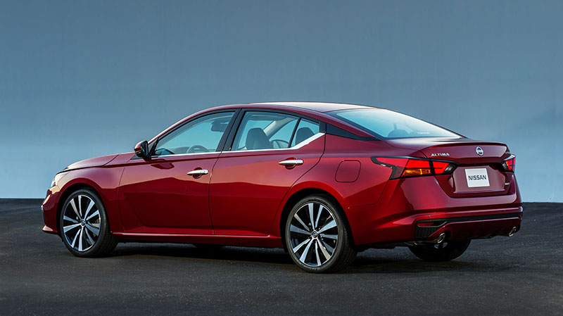 เทียบรุ่น Toyota Camry 2018