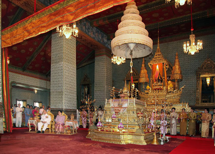 เรื่องน่ารู้พระราชพิธีบรมราชาภิเษก ว่าด้วย...การลดพระมหาเศวตฉัตร