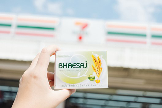 สบู่ล้างหน้าเซเว่น Bhaesaj Whitening Rice Milk Soap สบู่ล้างหน้าเซเว่น Bhaesaj Whitening Rice Milk Soap