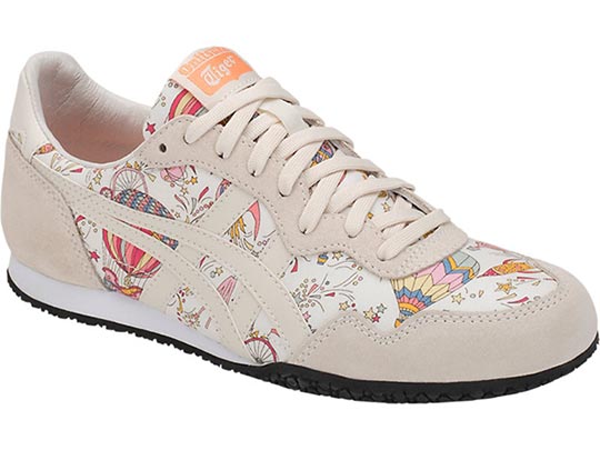 รองเท้าผ้าใบผู้หญิง