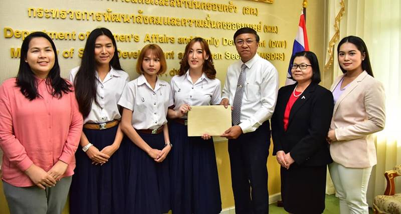 จุฬาฯ ให้นิสิตข้ามเพศ แต่งกายตามเพศสภาพได้แล้ว