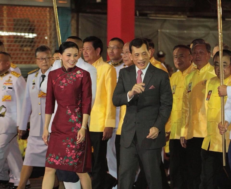 ในหลวง ร.10 ราชินี