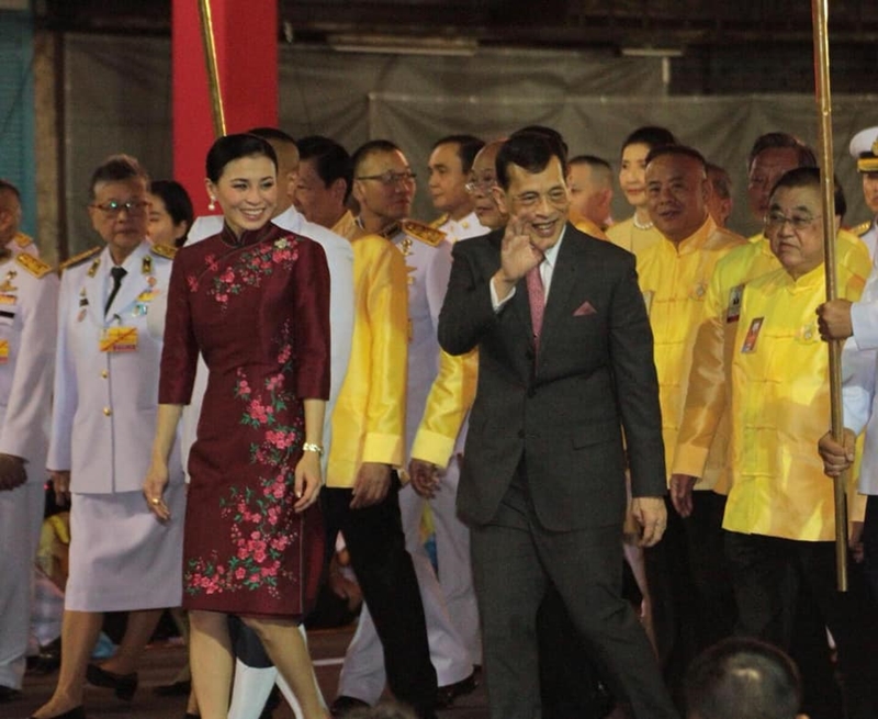 ในหลวง ร.10 ราชินี