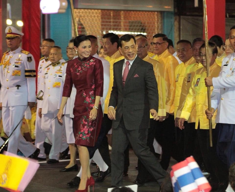 ในหลวง ร.10 ราชินี