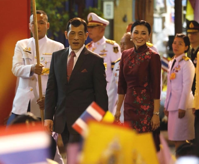 ในหลวง ร.10 ราชินี