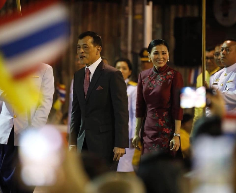 ในหลวง ร.10 ราชินี