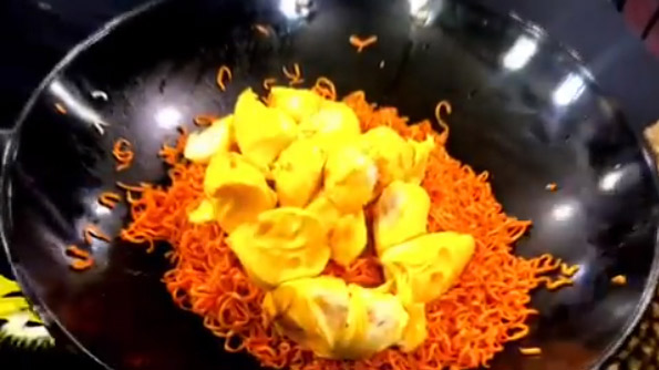 โชว์กินบะหมี่เผ็ดใส่ทุเรียน