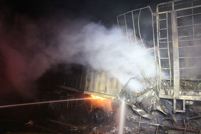 รถเทรลเลอร์ชนรถสิบล้อ