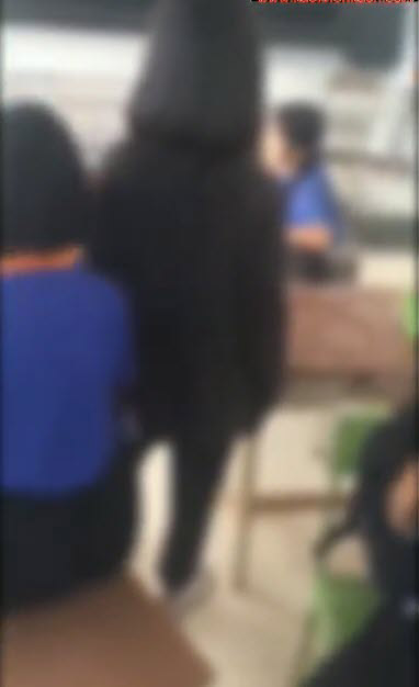 นักเรียนตบกัน