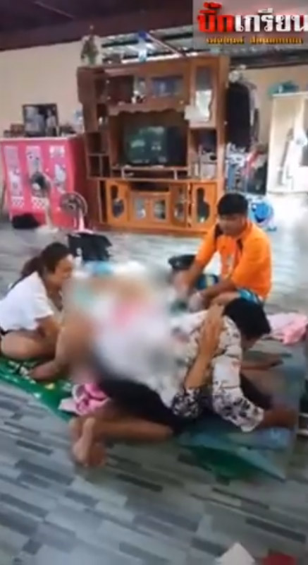 คลอดลูกกลางบ้าน